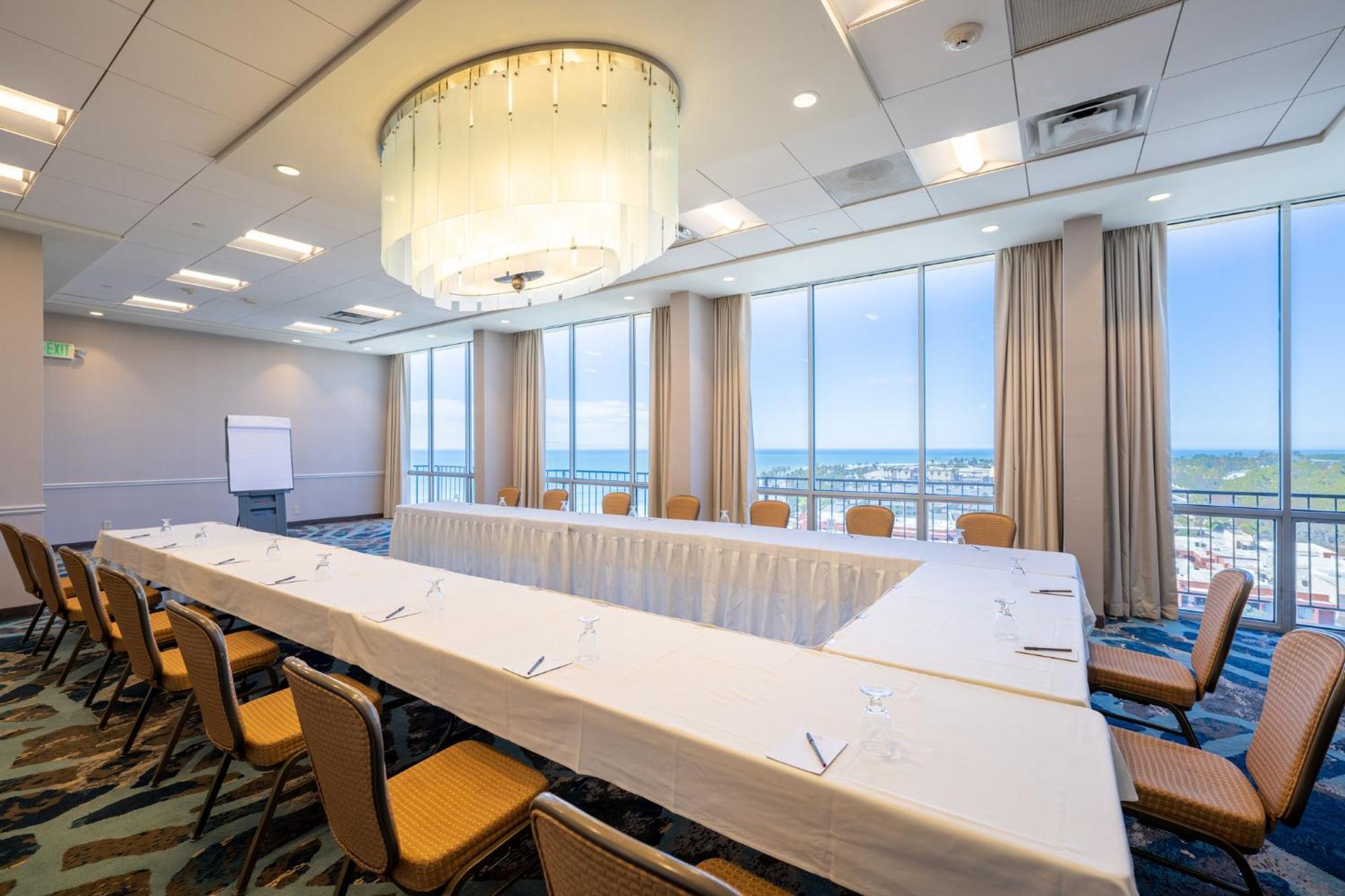 Crowne Plaza Ventura Beach By Ihg Exterior foto